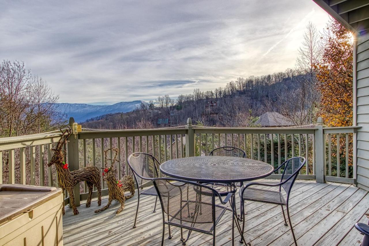 3 Decks, Mtn Views! Tree Tops By Honeybearcabins - Luxury Rain Showers, 3 King Suites, Xl Hottub, Fireplace, Bear Sightings Гатлинбург Экстерьер фото