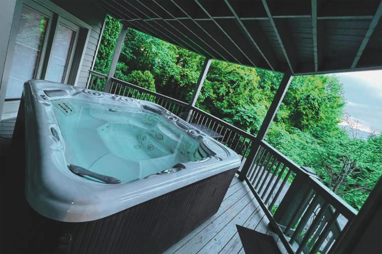 3 Decks, Mtn Views! Tree Tops By Honeybearcabins - Luxury Rain Showers, 3 King Suites, Xl Hottub, Fireplace, Bear Sightings Гатлинбург Экстерьер фото