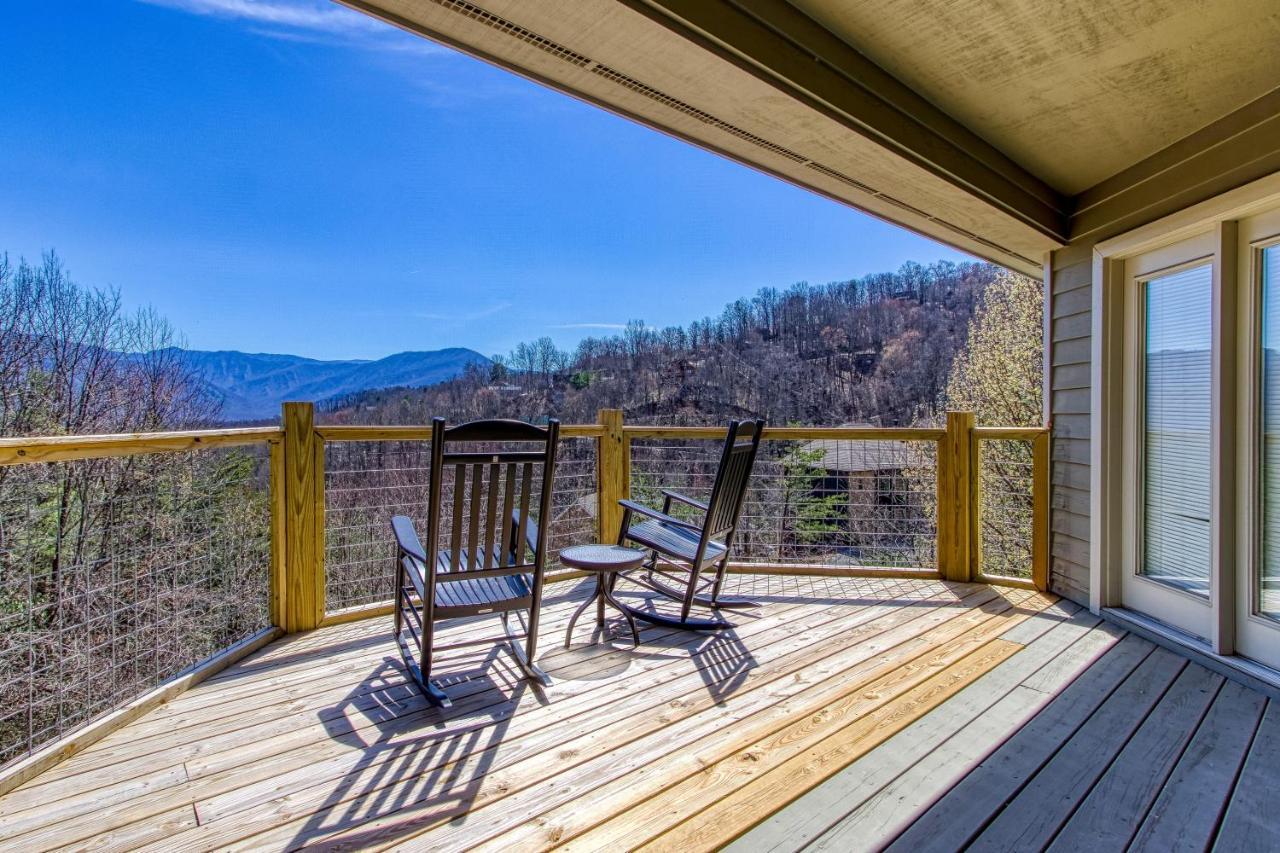 3 Decks, Mtn Views! Tree Tops By Honeybearcabins - Luxury Rain Showers, 3 King Suites, Xl Hottub, Fireplace, Bear Sightings Гатлинбург Экстерьер фото